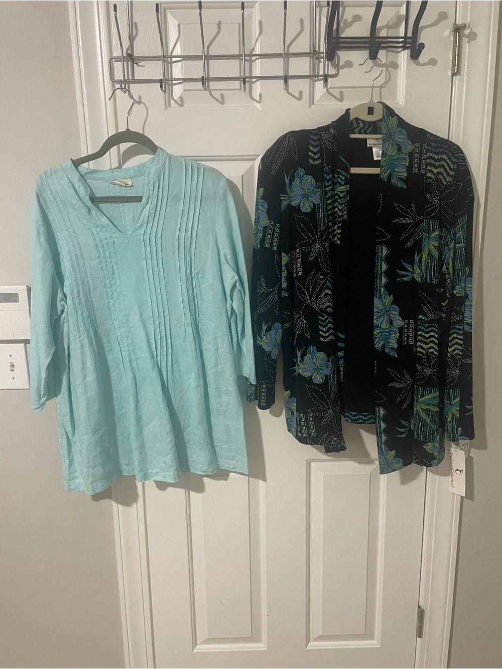 Light Aqua Pintuck V-Neck Tunic Top 1x linen blend cardigan 1x nwt